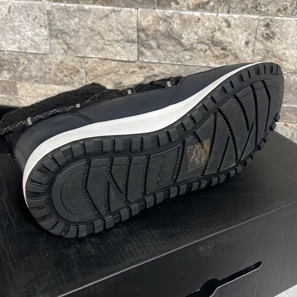 Sneakers - Picture 3 of 5